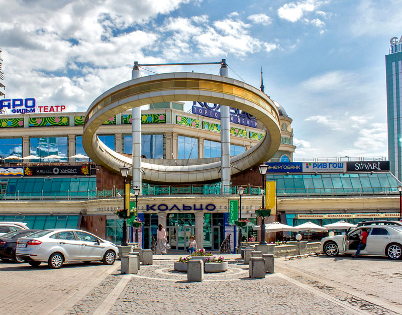 парковка в тц кольцо в Казани
